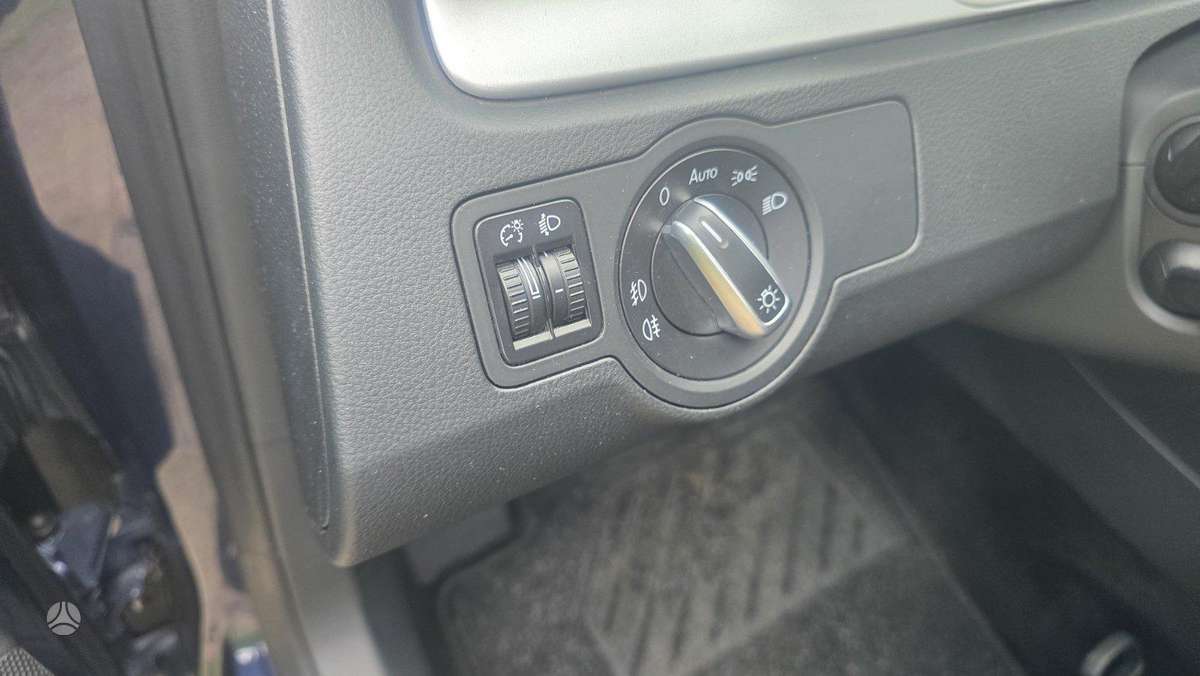 Volkswagen Passat 2013 — photo 14