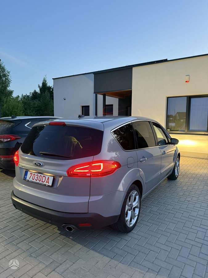 Ford S-MAX 2011 — photo 11