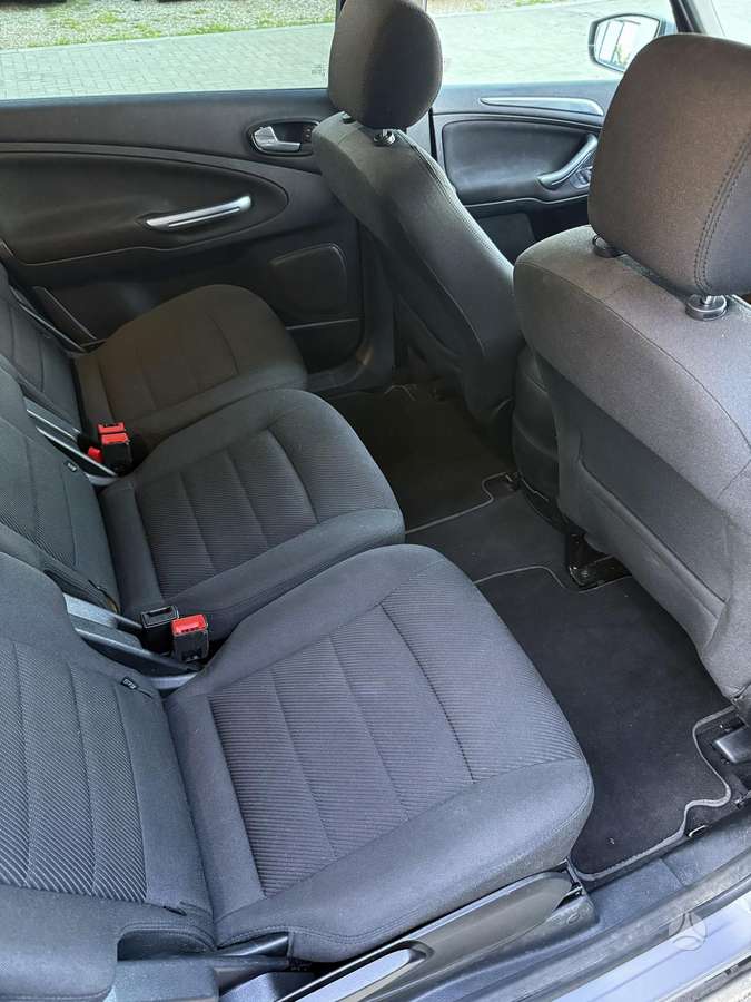 Ford S-MAX 2011 — photo 15