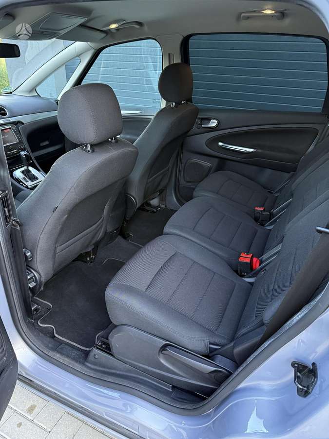 Ford S-MAX 2011 — photo 16