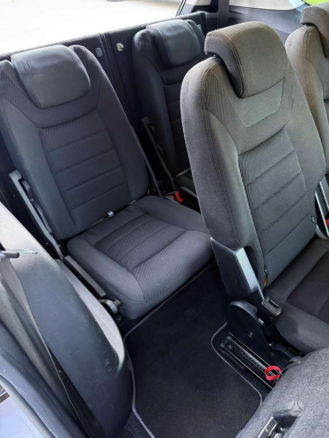 Ford S-MAX 2011 — photo 17