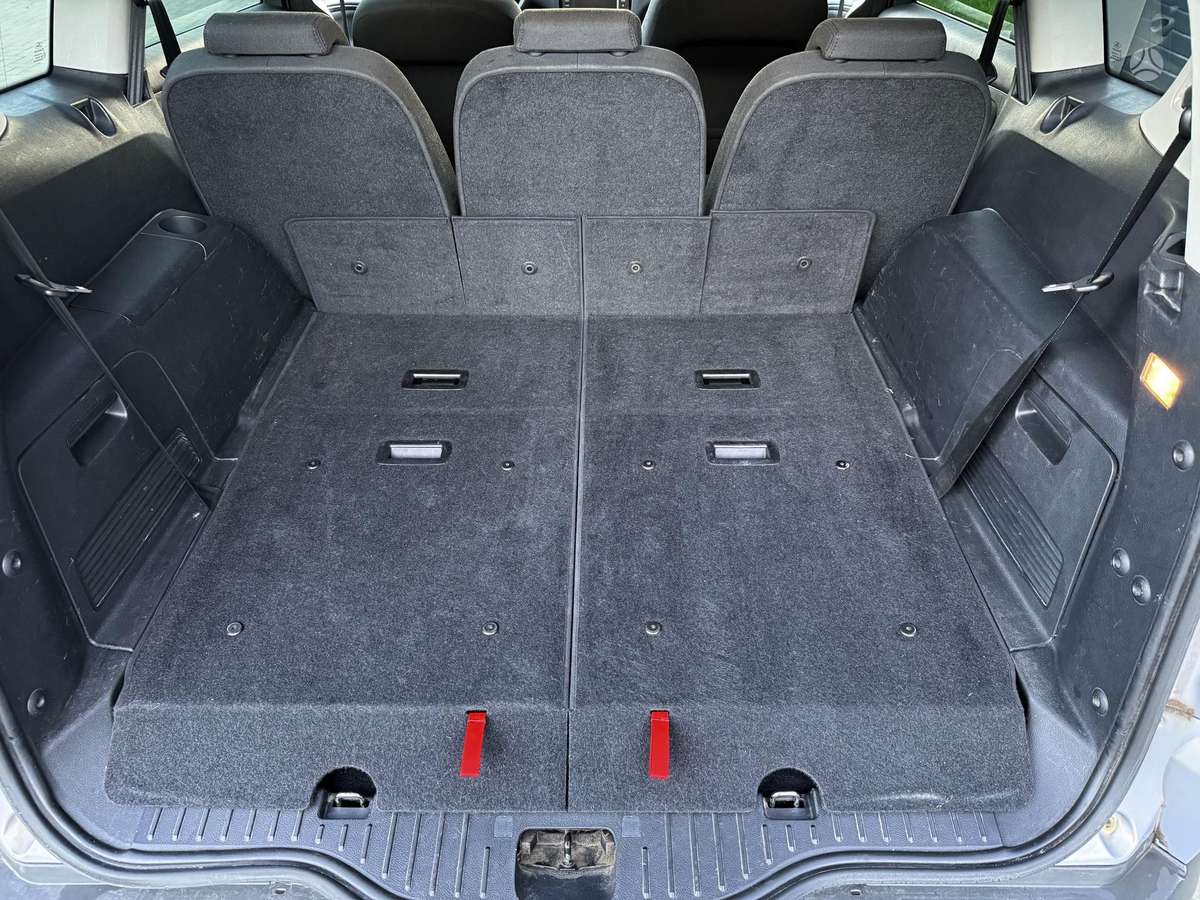 Ford S-MAX 2011 — photo 18