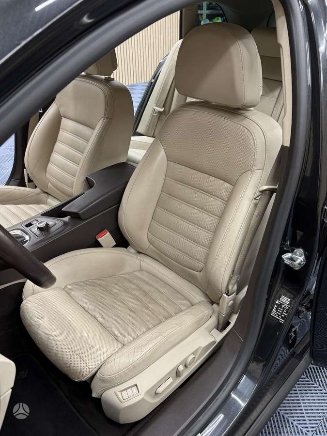 Opel Insignia 2010 — photo 18