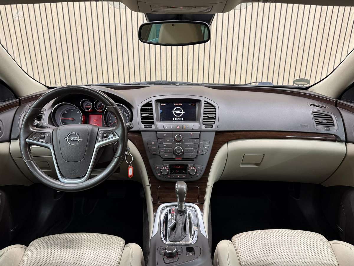 Opel Insignia 2010 — photo 21