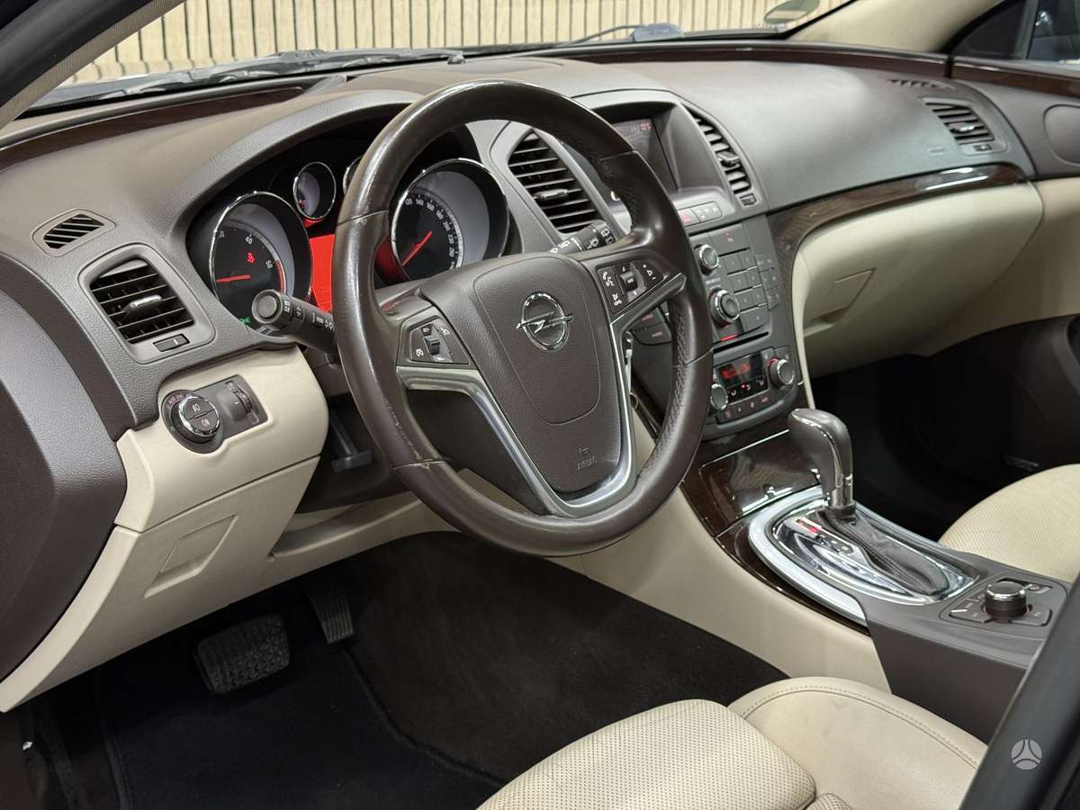 Opel Insignia 2010 — photo 22