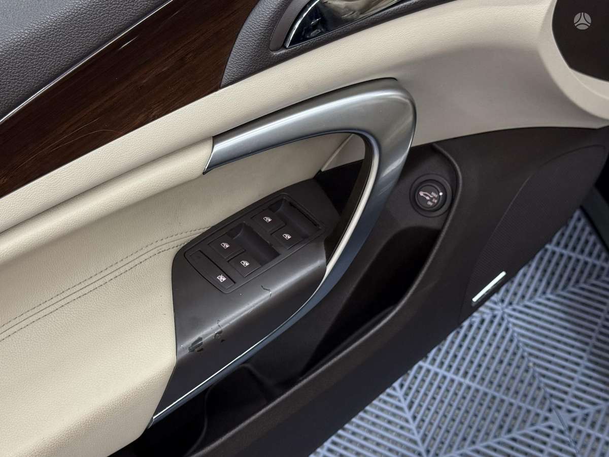 Opel Insignia 2010 — photo 23