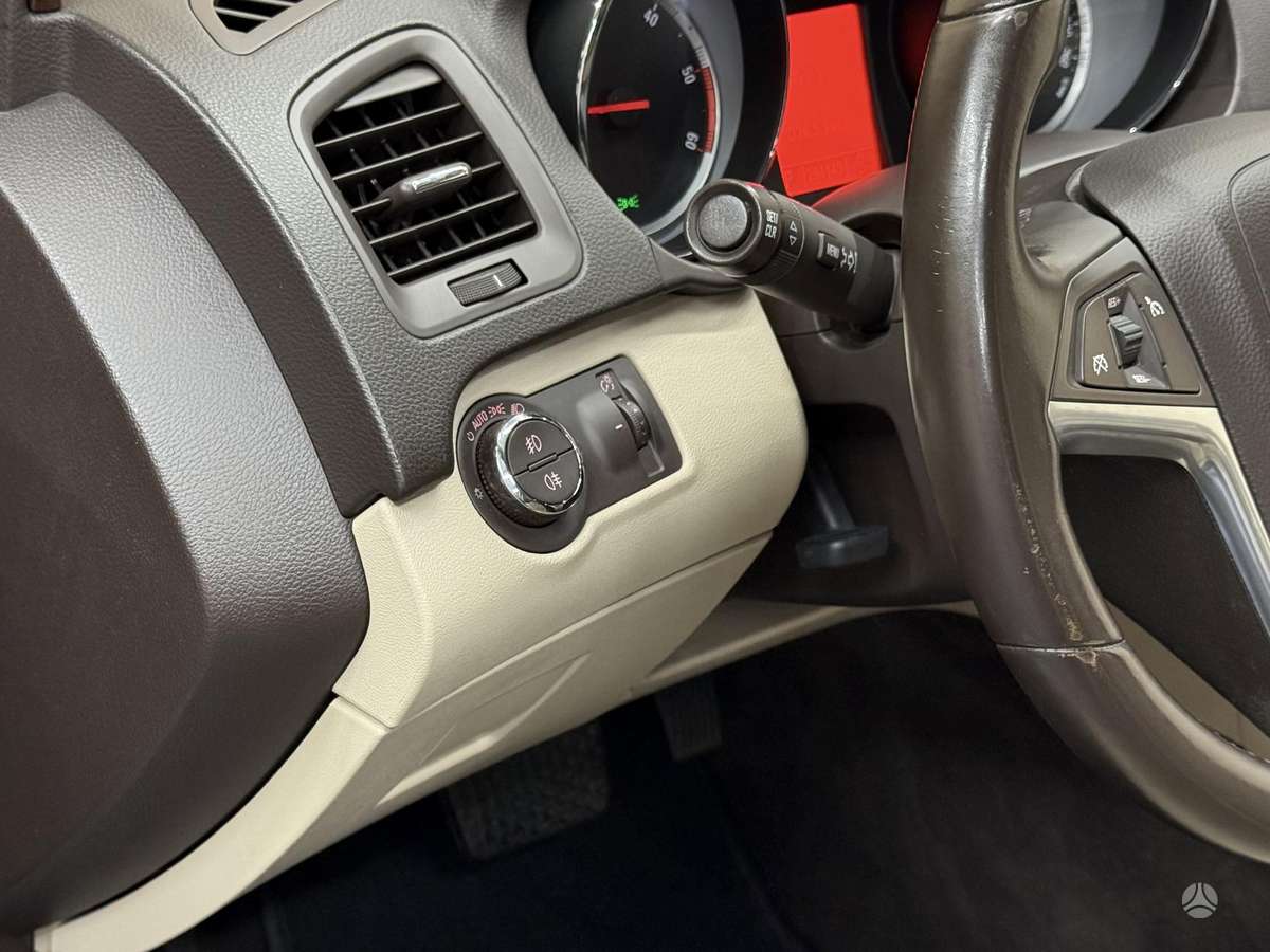 Opel Insignia 2010 — photo 24