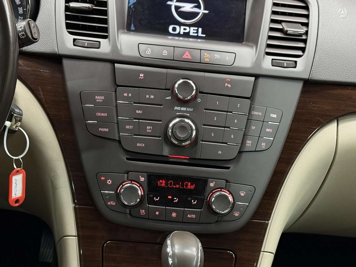 Opel Insignia 2010 — photo 27