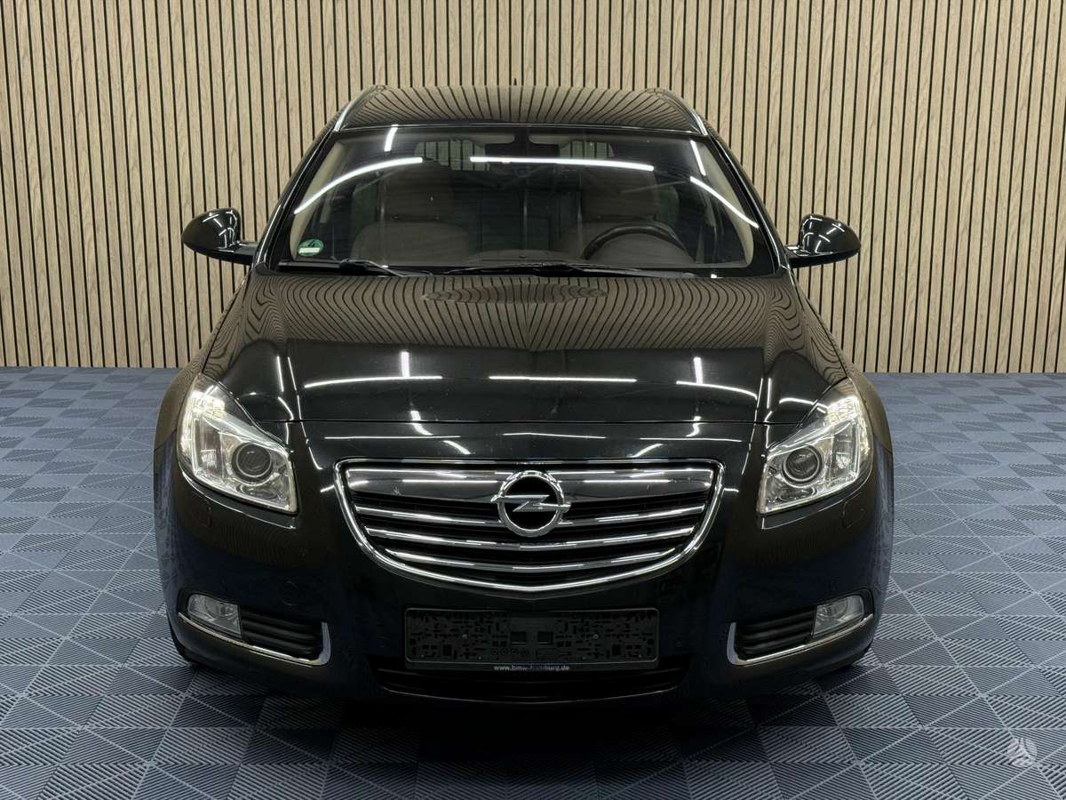 Opel Insignia 2010 — interior