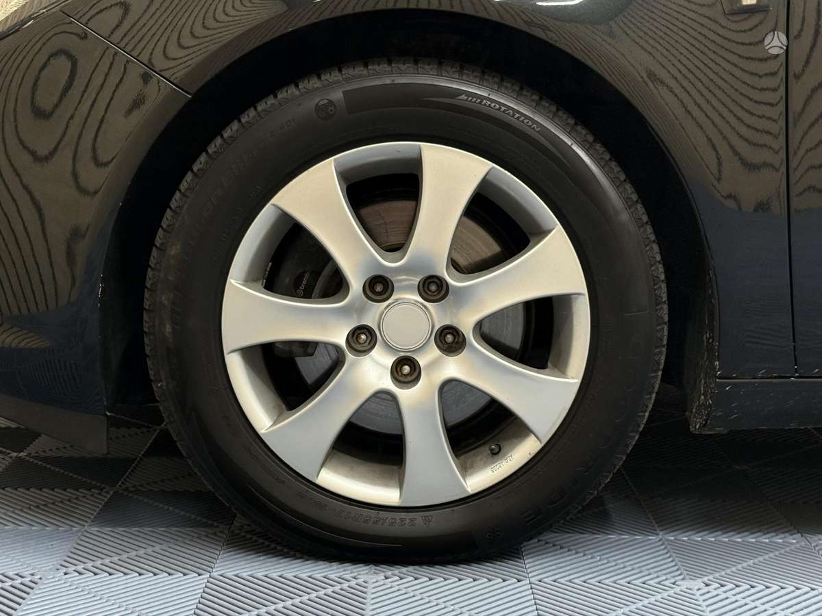 Opel Insignia 2010 — photo 32