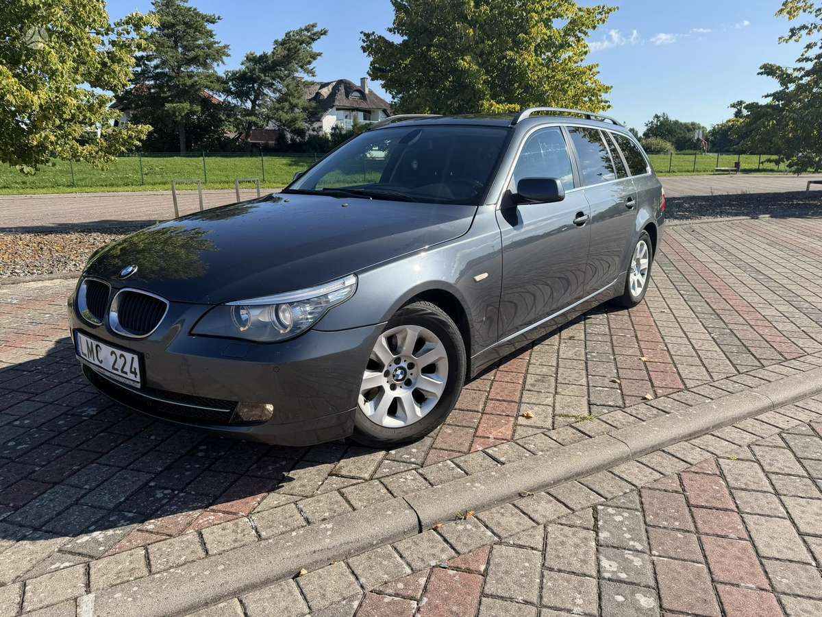 BMW 520 2009 — вигляд ззаду