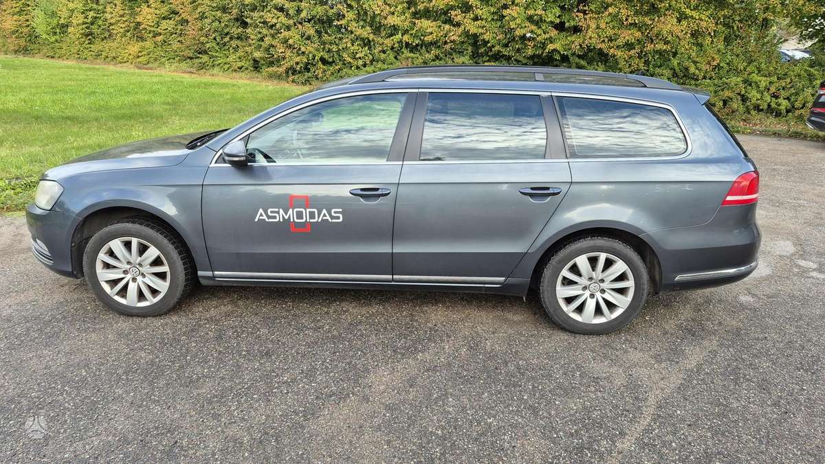 Volkswagen Passat 2012 — вигляд ззаду