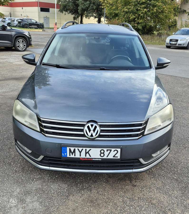 Volkswagen Passat 2012 — салон