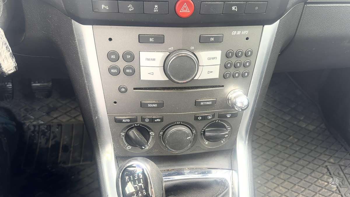 Opel Antara 2012 — photo 11