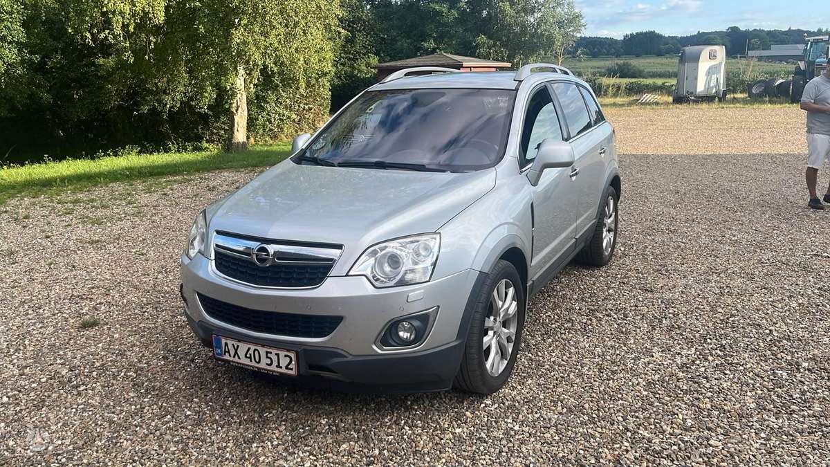 Opel Antara 2012 — rear view