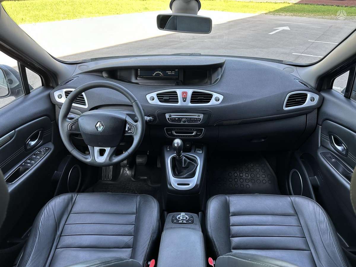 Renault Scenic 2010 — photo 16