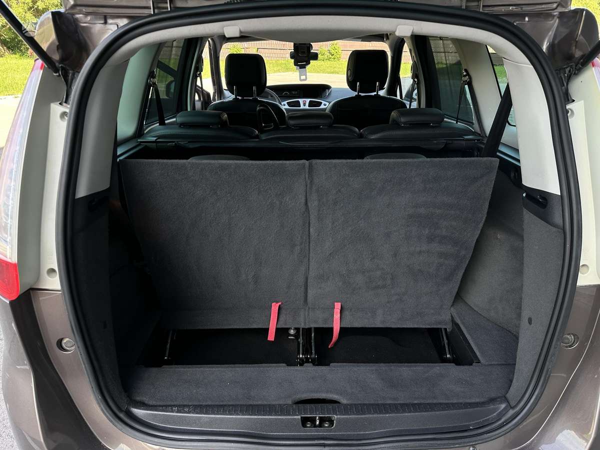 Renault Scenic 2010 — photo 18