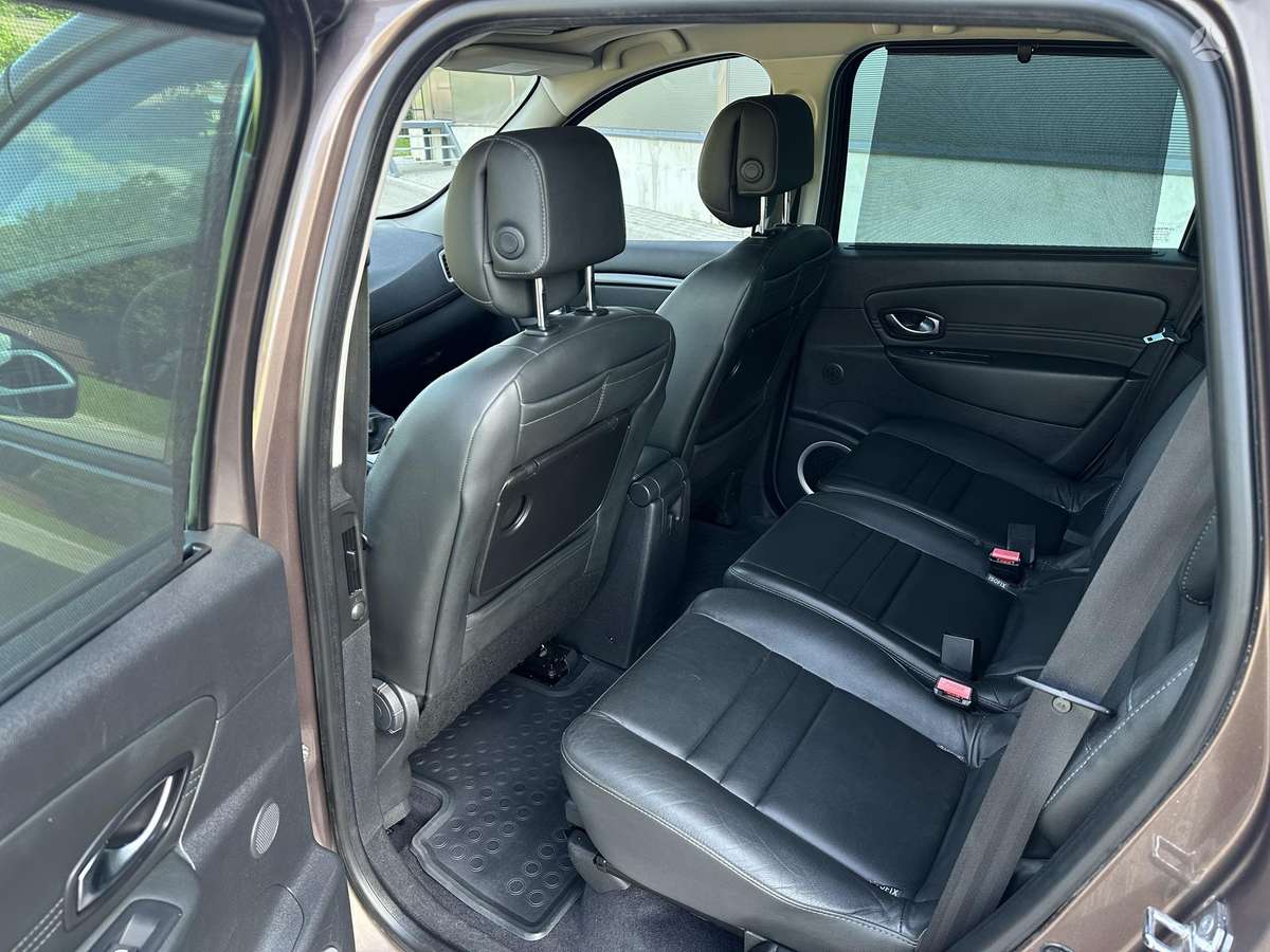 Renault Scenic 2010 — photo 21