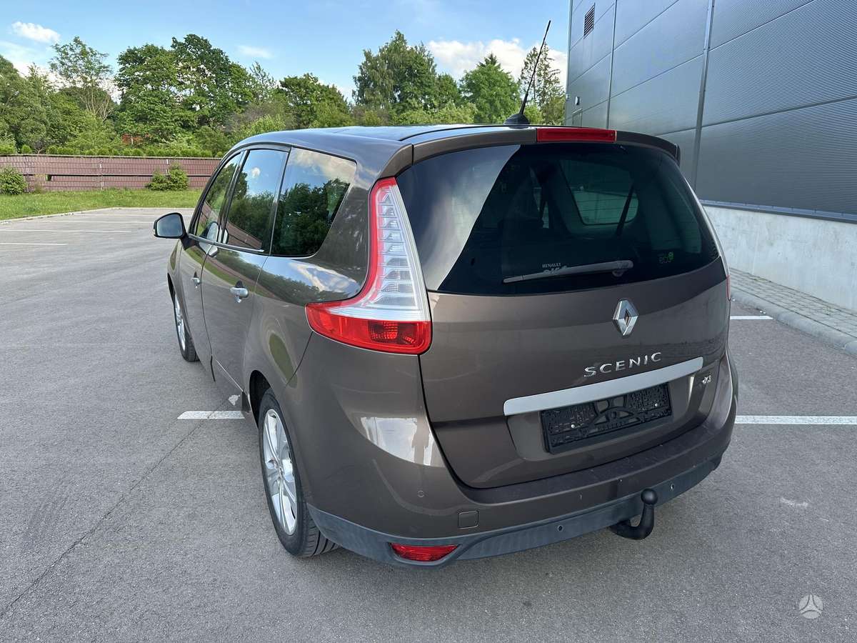 Renault Scenic 2010 — interior
