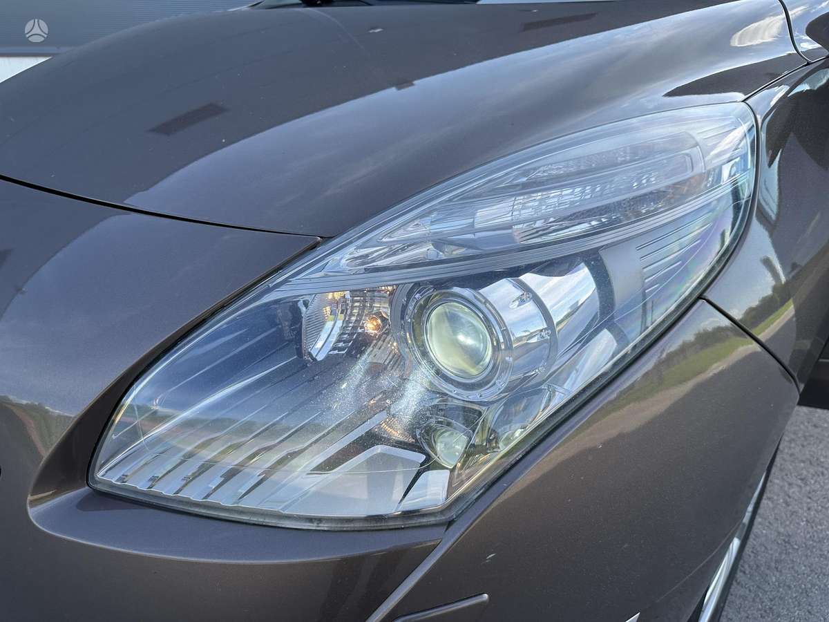 Renault Scenic 2010 — photo 9