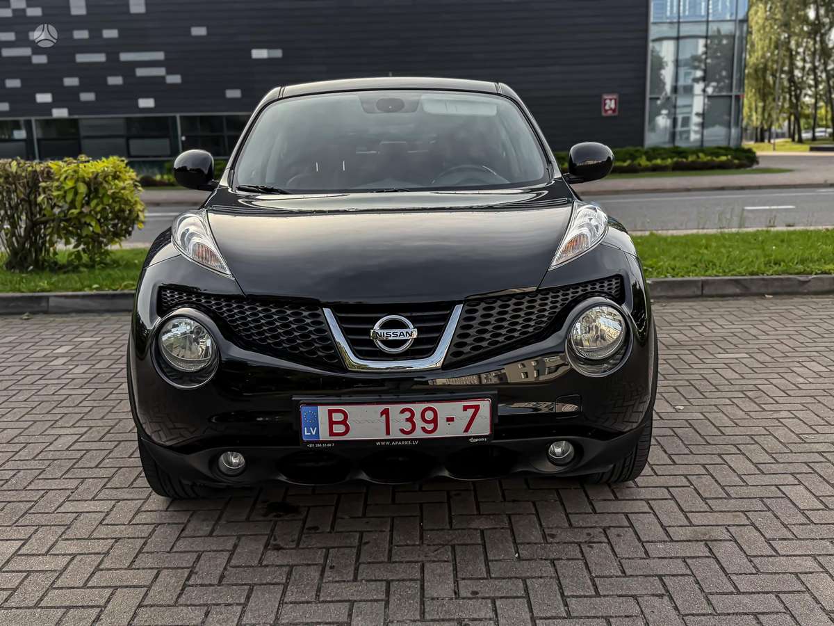 Nissan Juke 2013 — rear view