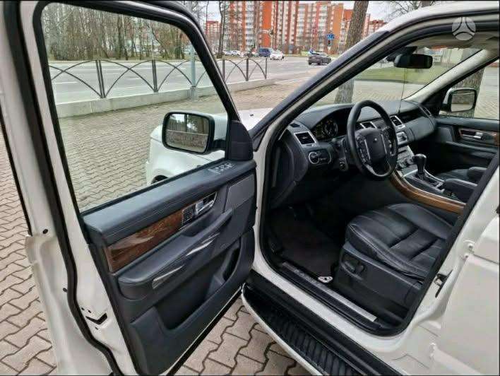 Land Rover 2010 — салон