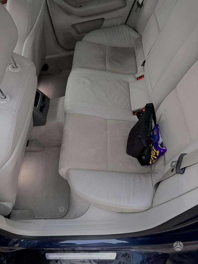 Audi A6 2011 — photo 11