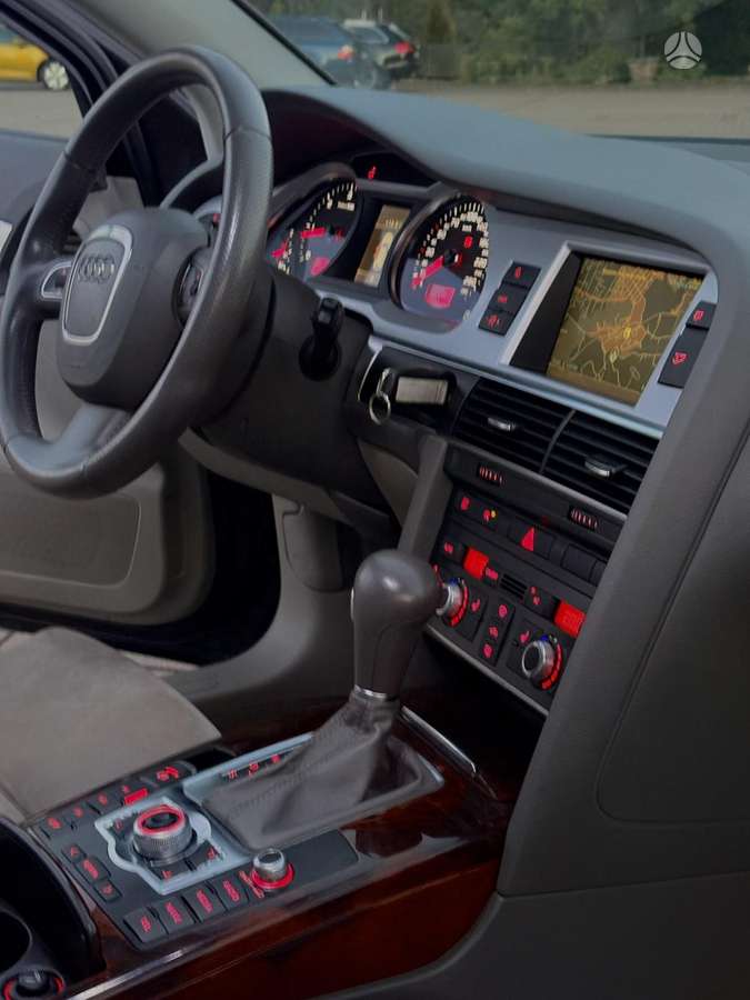 Audi A6 2011 — photo 12