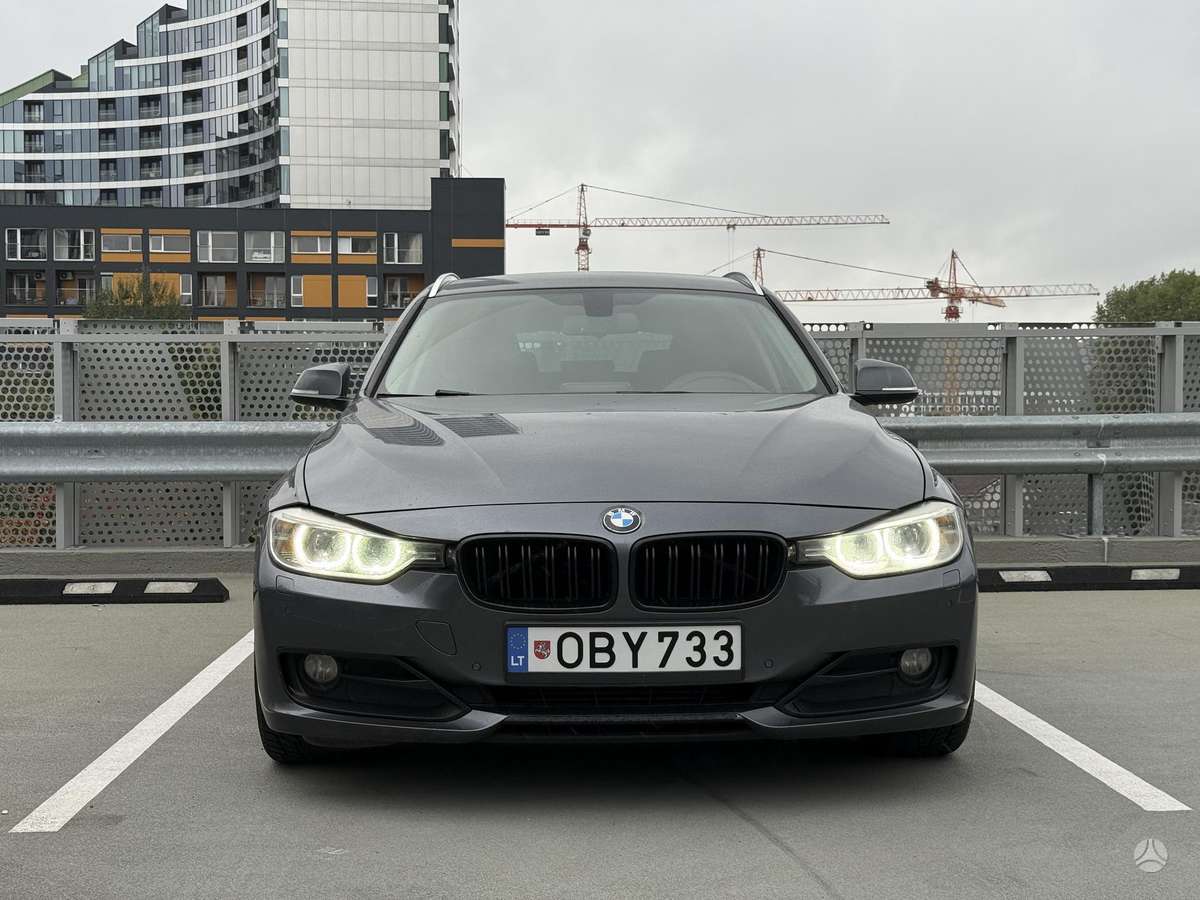 BMW 318 2013 — салон