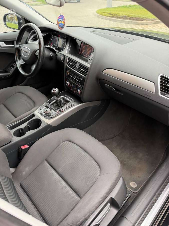 Audi A4 2012 — photo 14