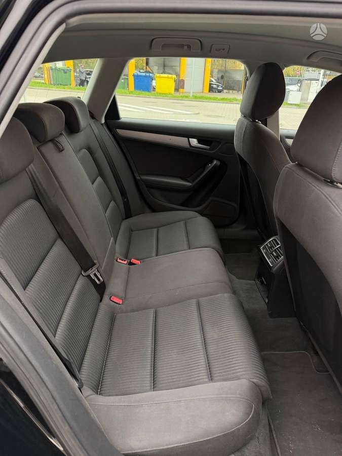 Audi A4 2012 — photo 17