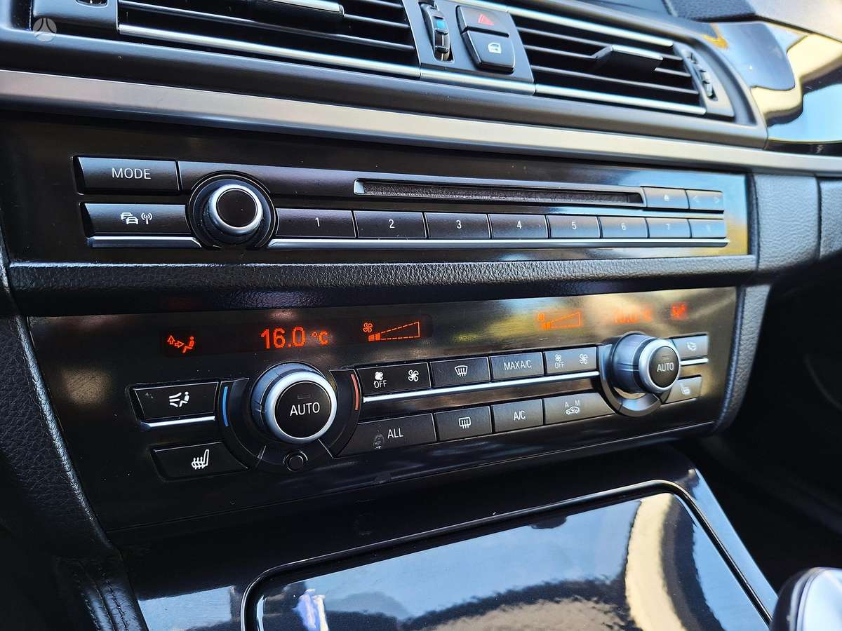 BMW 520 2013 — photo 25