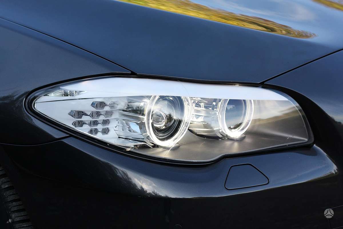 BMW 520 2013 — interior
