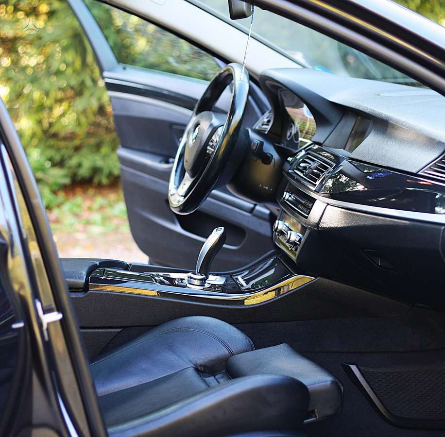 BMW 520 2013 — photo 32