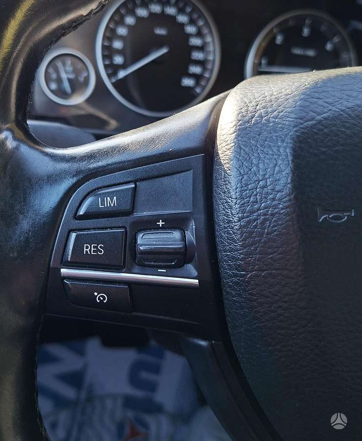 BMW 520 2013 — photo 35