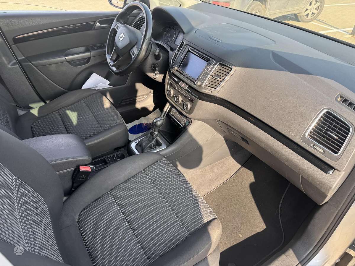 Seat Alhambra 2015 — салон