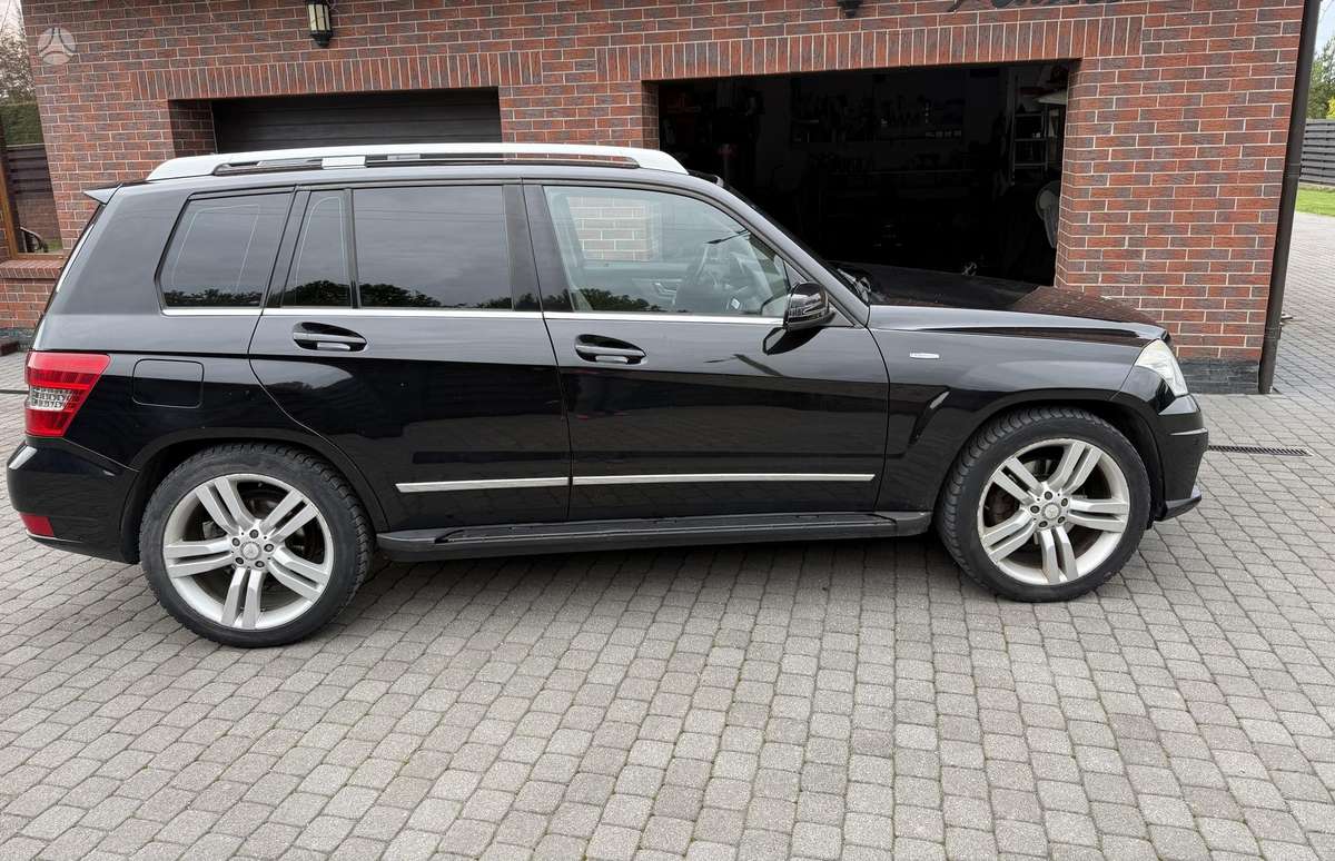 Mercedes-Benz GLK220 2011 — interior