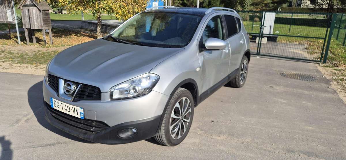 Nissan Qashqai 2013 — interior