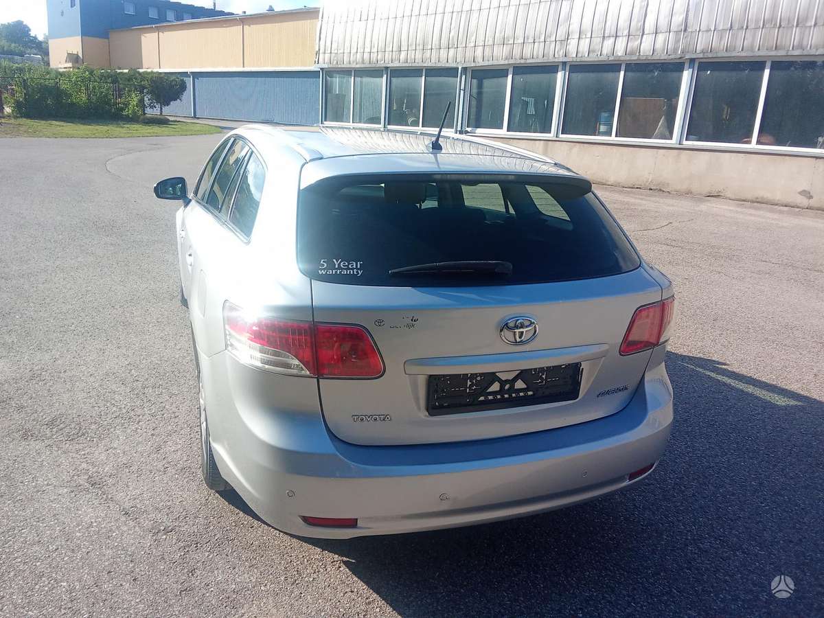 Toyota Avensis 2011 — photo 10