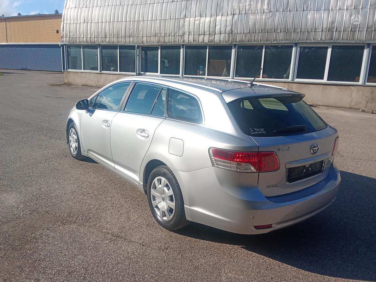 Toyota Avensis 2011 — photo 11