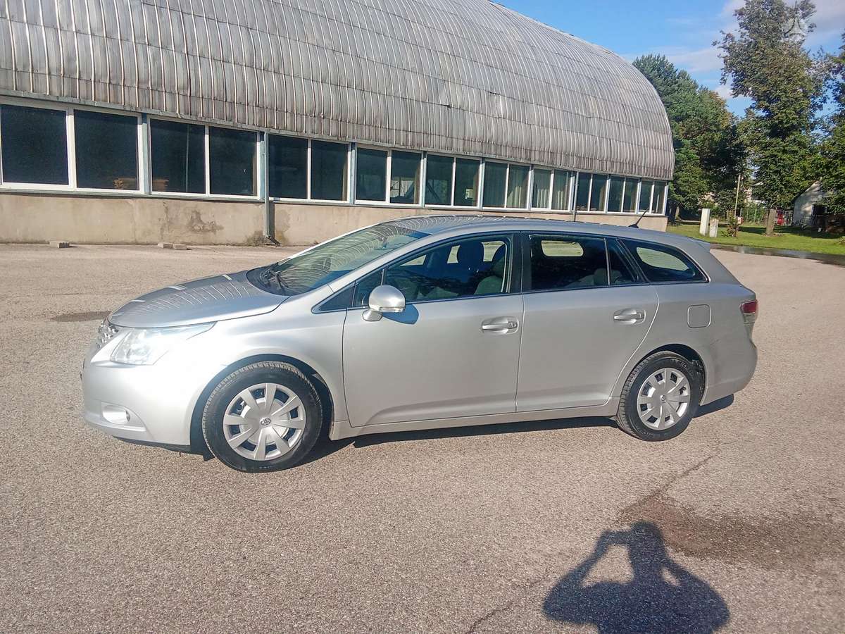 Toyota Avensis 2011 — photo 12