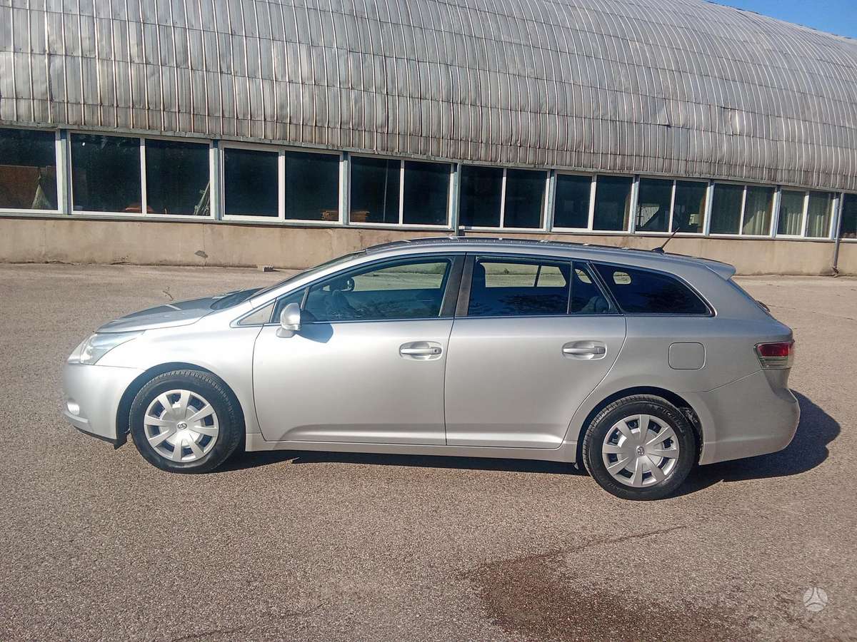 Toyota Avensis 2011 — photo 13