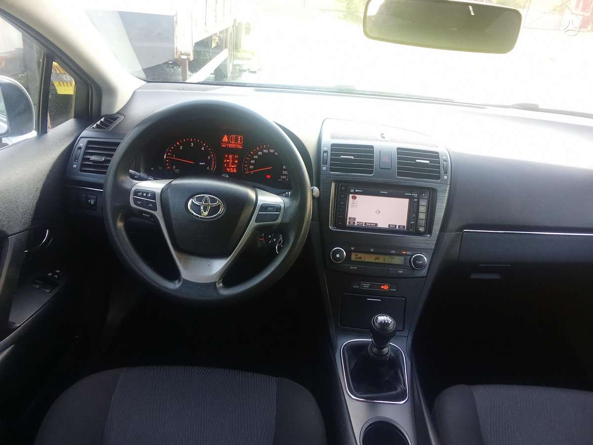 Toyota Avensis 2011 — photo 18
