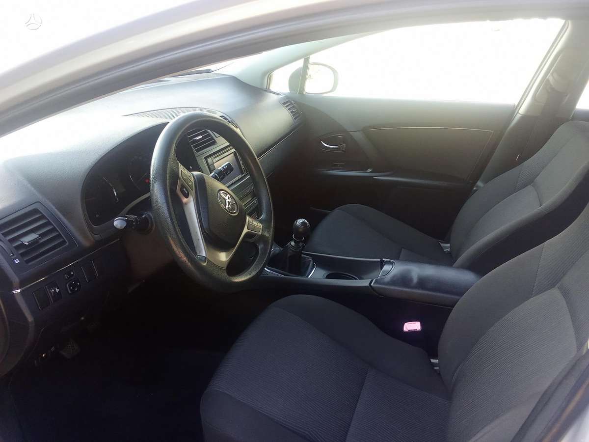 Toyota Avensis 2011 — photo 19