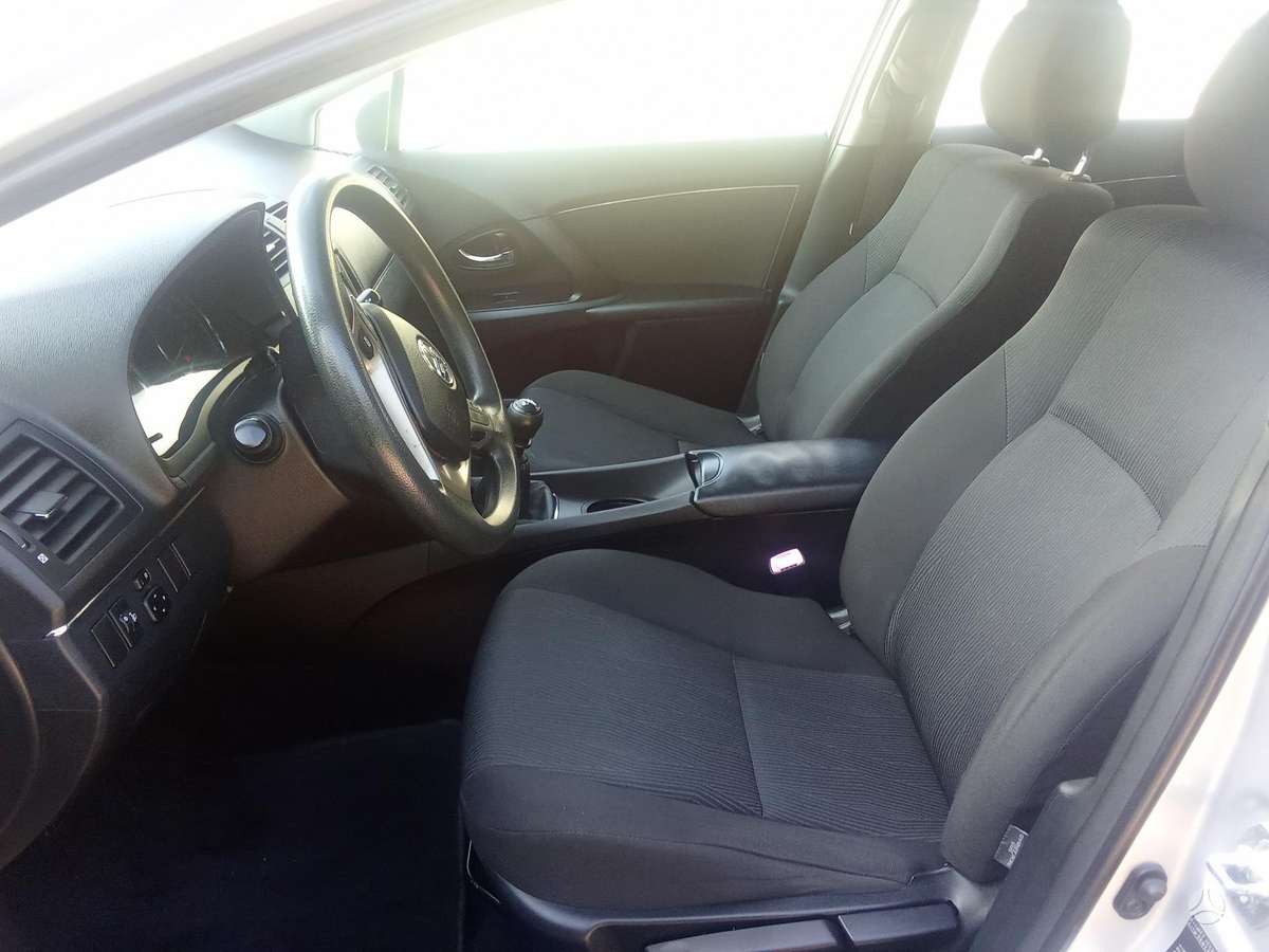 Toyota Avensis 2011 — photo 20