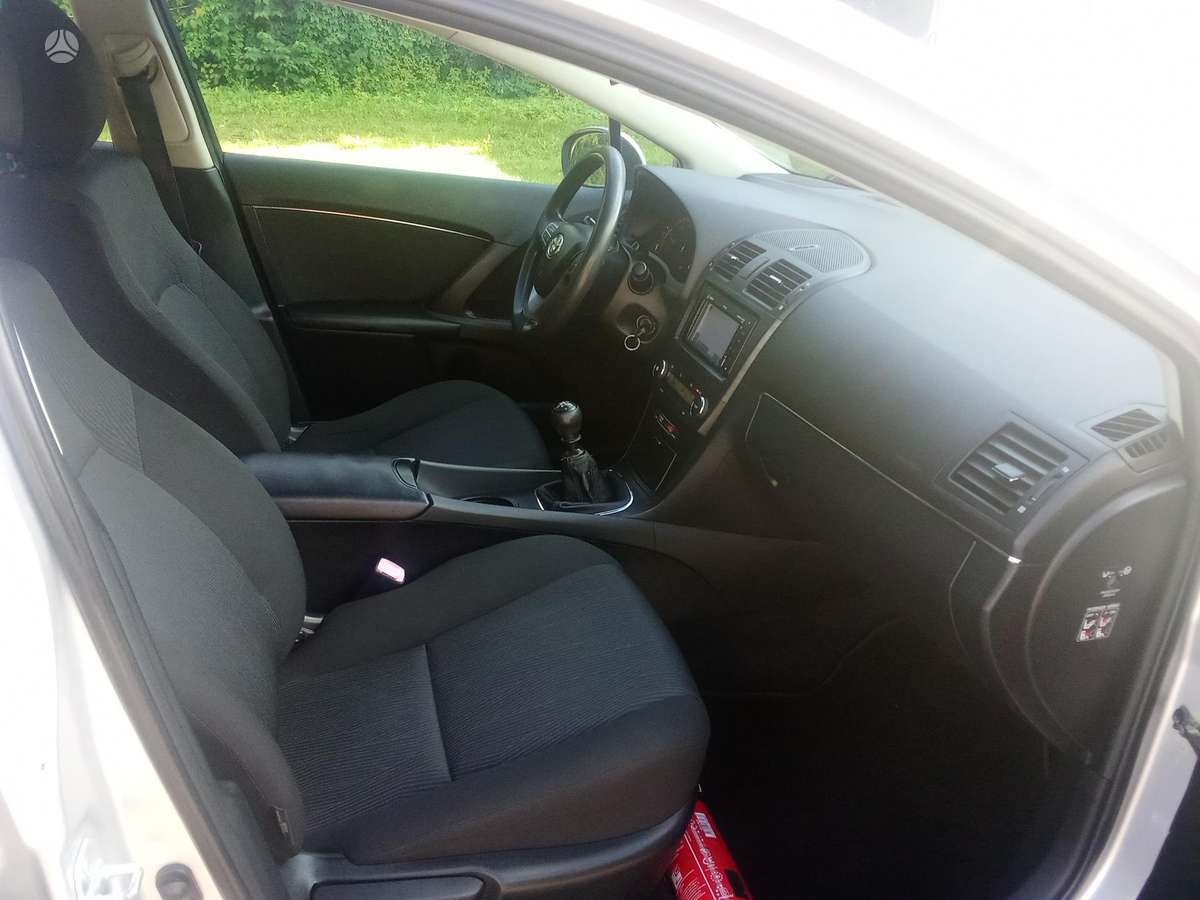 Toyota Avensis 2011 — photo 21