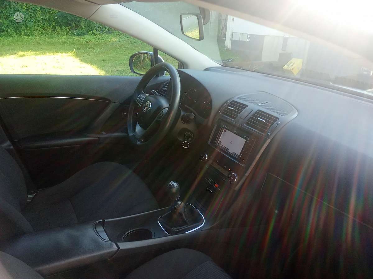 Toyota Avensis 2011 — photo 22
