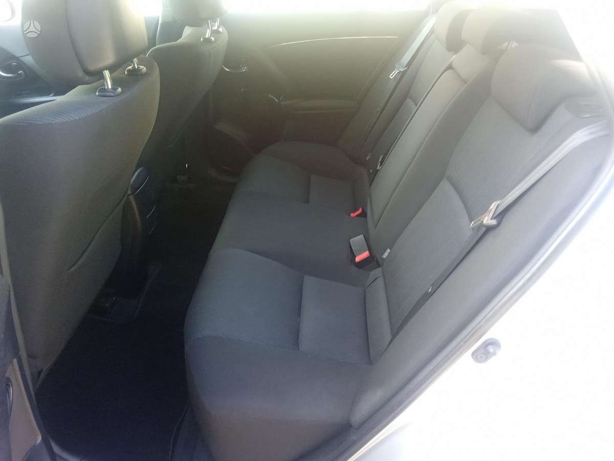Toyota Avensis 2011 — photo 25