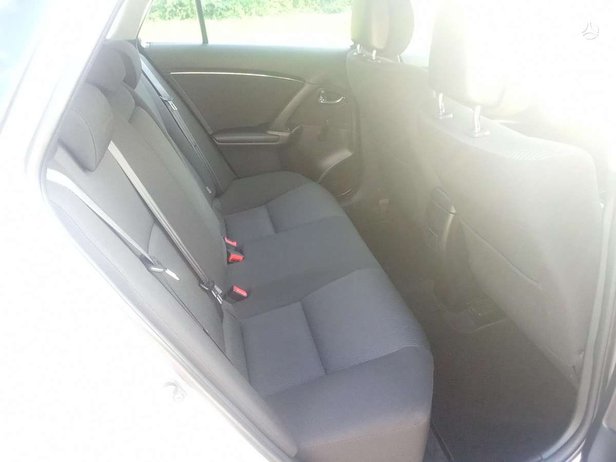 Toyota Avensis 2011 — photo 26