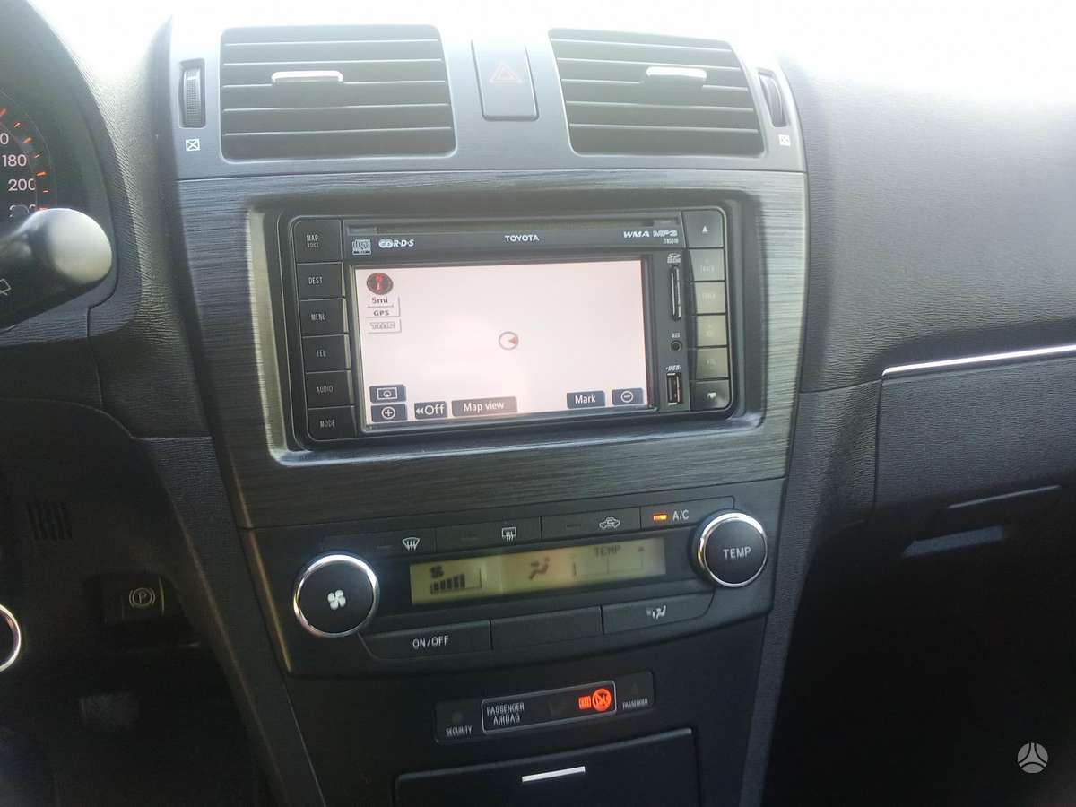 Toyota Avensis 2011 — photo 28